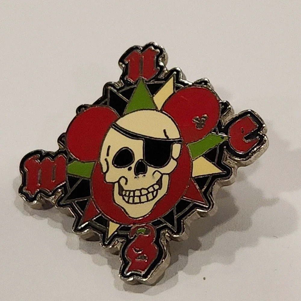 Disney Pin‎ Pirates of the Caribbean Skull Compass AP Artist Proof LE 00050
